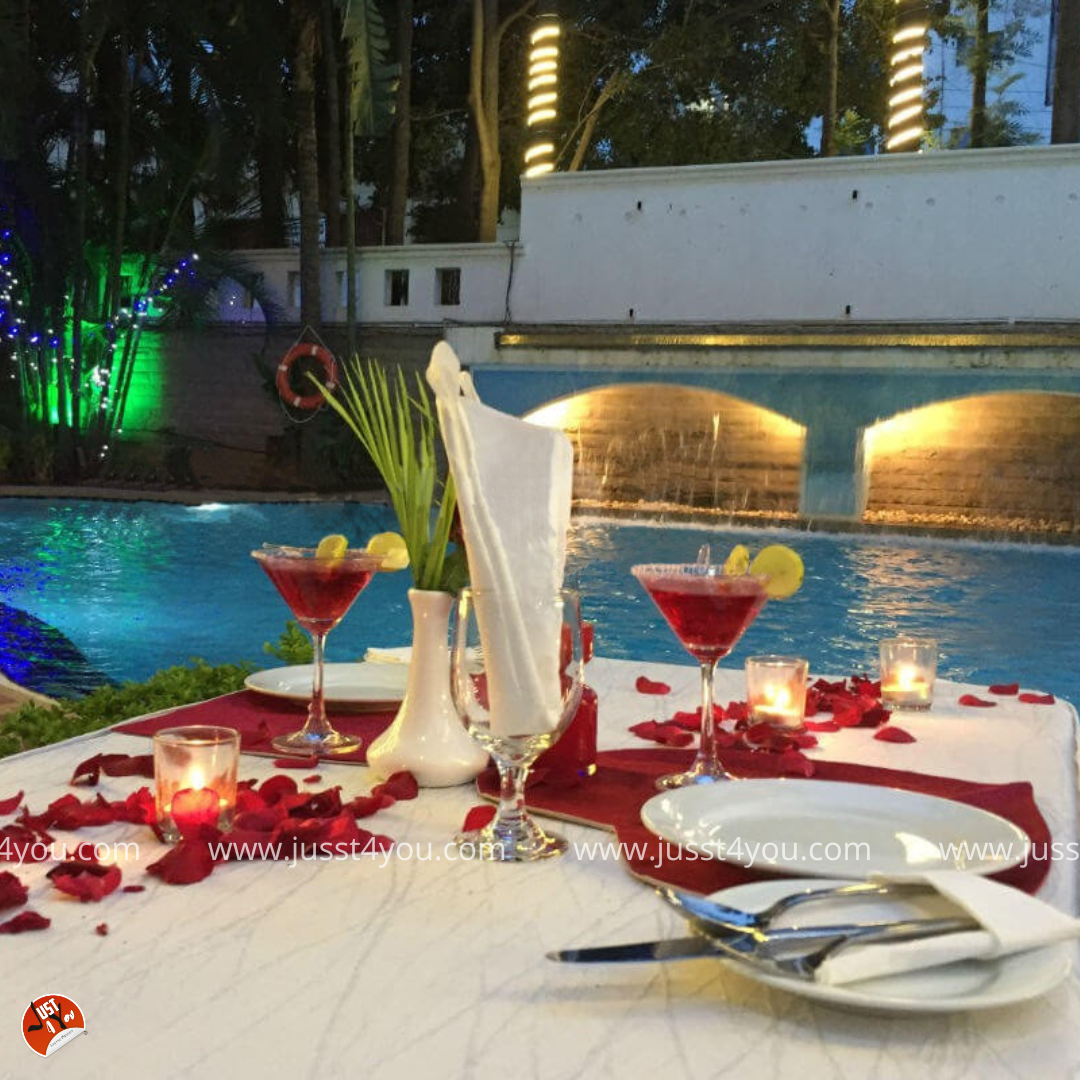 Sitting by the pool, enjoying your favourite meal with the love of your life and not caring a thing in the world. This is what a wholesome date looks like. Create this kind of date for your partner. This poolside candlelight dinner will level up the game of your date with elegant and minimalistic décor to go with it. Surprise your partner with this now.
