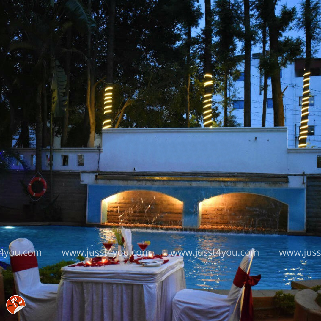 Sitting by the pool, enjoying your favourite meal with the love of your life and not caring a thing in the world. This is what a wholesome date looks like. Create this kind of date for your partner. This poolside candlelight dinner will level up the game of your date with elegant and minimalistic décor to go with it. Surprise your partner with this now.