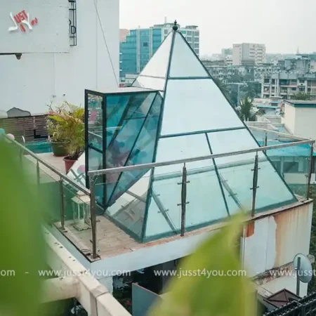 Private Louvre Pyramid Date