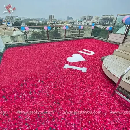 lavish-pool-breakfast