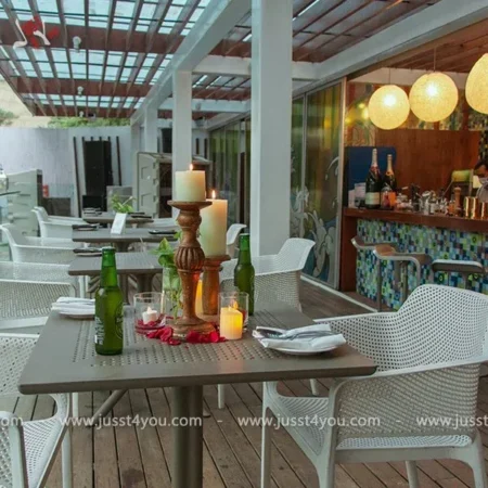 The Poolside Candlelight