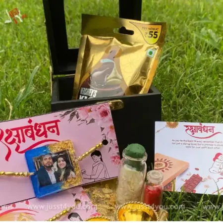 personalized-resin-rakhi-hampers