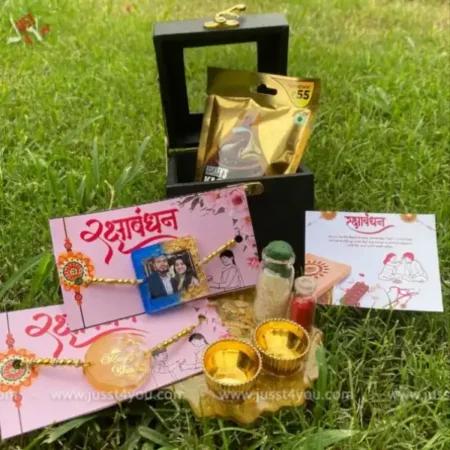 personalized-resin-rakhi-hampers