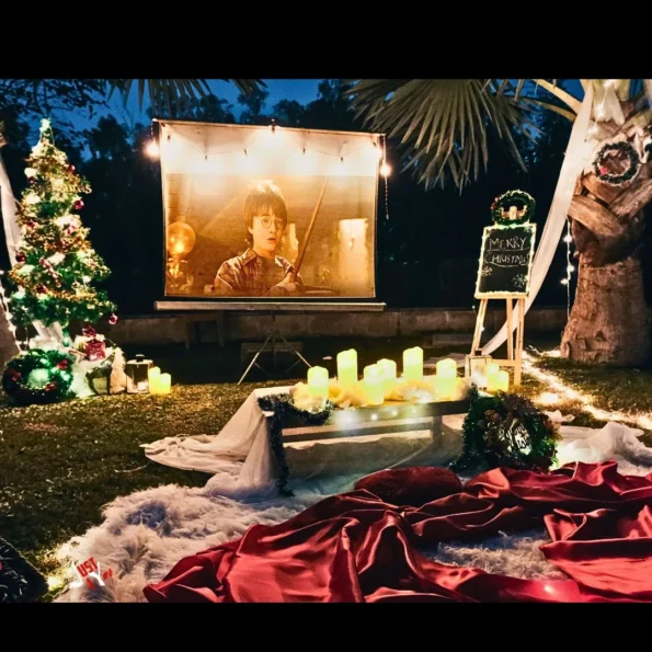 Mistletoe Love Dining Date