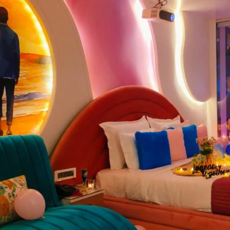 private-plunge-pool-movie-date