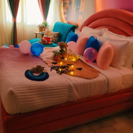 private-plunge-pool-movie-date