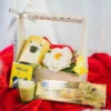 giveaway-yellow-hamper