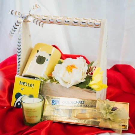 giveaway-yellow-hamper
