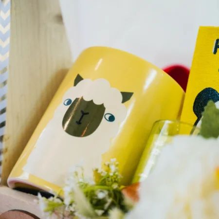 giveaway-yellow-hamper