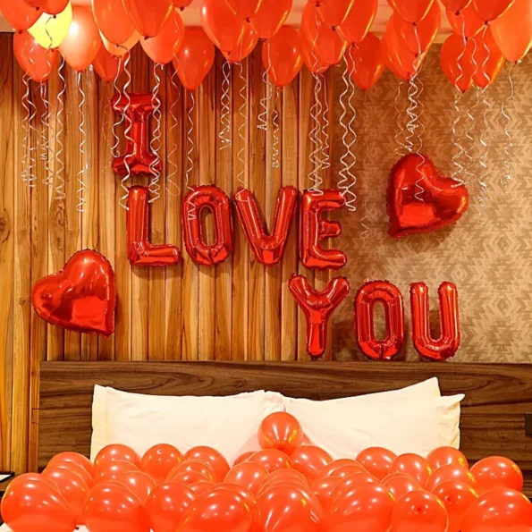red-romance-balloon-decor